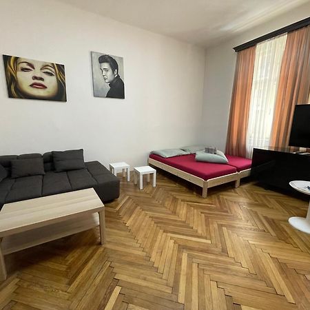 Minato Apartments Ostrava Center Buitenkant foto